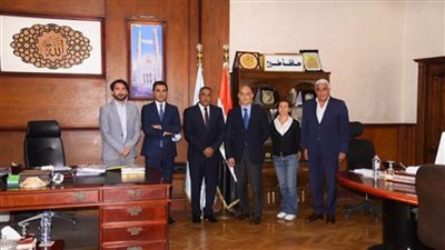 محافظ مطروح يبحث مع شركة 