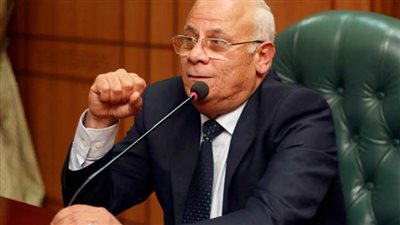 محافظ بورسعيد يسلم ١٣ عقد تمليك أراض للمزارعين بسهل الطينة