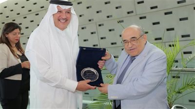 مدير مكتبة الإسكندرية يستقبل السفير السعودي وأمين عام دارة الملك عبد العزيز