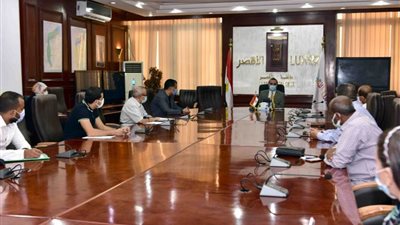 محافظة الأقصر تبحث الاستعدادات للاحتفال بيوم السياحة العالمي