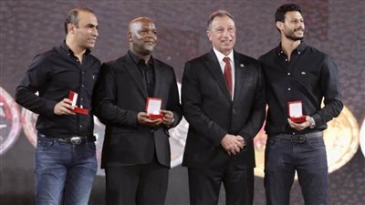 الخطيب يهدي موسيماني وعبد الحفيظ 