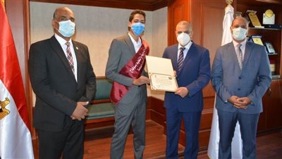 محافظ سوهاج يكرم أوائل الثانوية العامة على مستوى الجمهورية من أبناء المحافظة