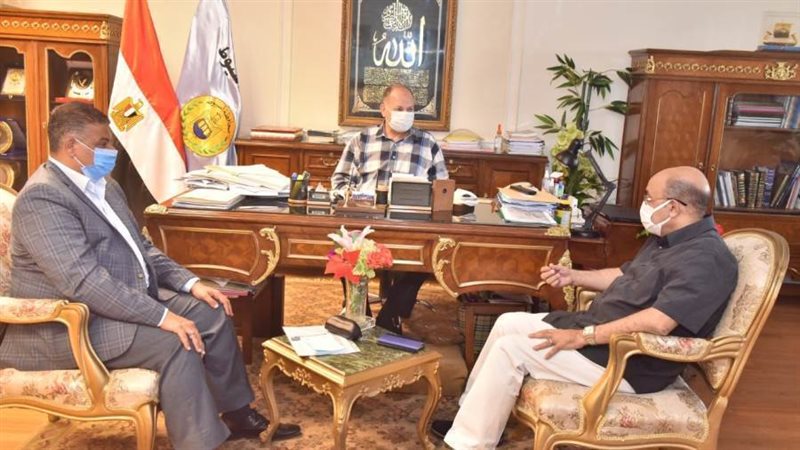 محافظ أسيوط يلتقي