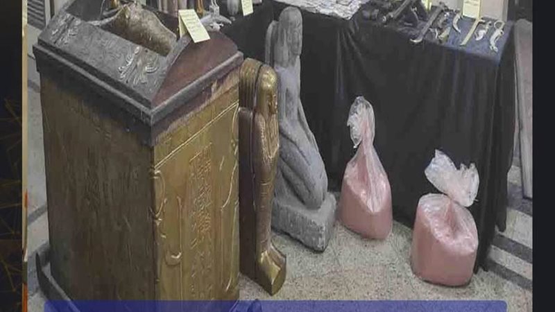 تماثيل وسبائك ذهبية