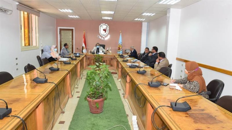 رئيس الجامعة وأعضاء