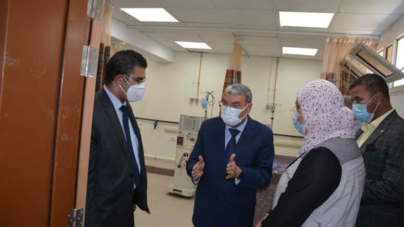 محافظ المنيا بمستشفي