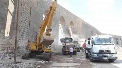محافظ القاهرة: أسبوع لرفع مخلفات سور مجرى العيون 