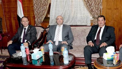محافظ بني سويف يُهنئ رئيس المحكمة الابتدائية والمحامي العام 