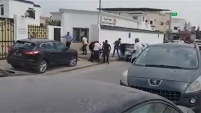 شاهد.. اختطاف رئيس كتلة حزب تونسي أمام مقر المحكمة العسكرية