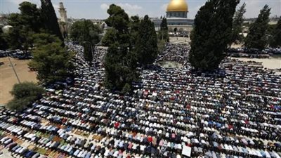 45 ألف مصل يؤدون 