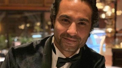 بالصور.. نجوم الفن يتمنون الشفاء العاجل للفنان كريم فهمي 