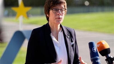 وزيرة الدفاع الألمانية تقترح تشكيل قوة أوروبية عسكرية