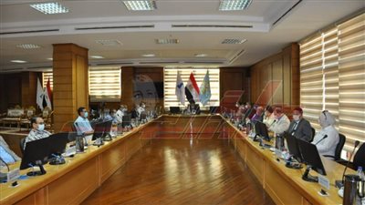 رئيس جامعة كفر الشيخ يترأس اجتماع مجلس العمداء