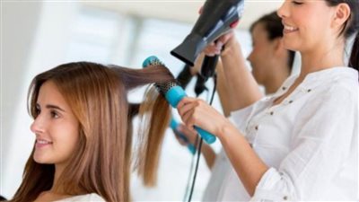 4 أخطاء ترتكبينها تضيع لون صبغة الشعر.. تجنبيها