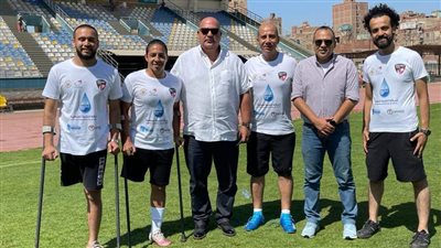 محمد عادل حسني يؤازر منتخب الكرة 