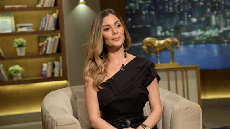 الفنانة نادين