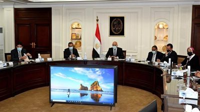 وزير الإسكان يبحث مخططات تنمية أراضى الساحل الشمالي الغربي الواقعة شرق مدينة العلمين الجديدة