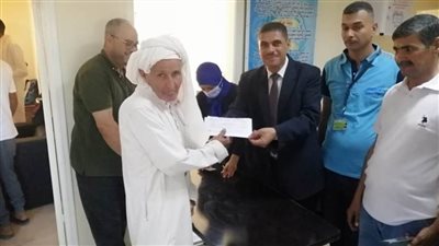 مواصلة توزيع الدفعة الأولى من تعويضات أسر الشهداء والمصابين