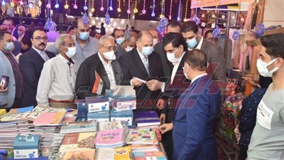 محافظ أسيوط يفتتح معرض المستلزمات المدرسية لمستقبل وطن .. صور