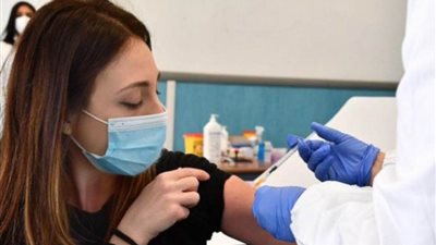 إيطاليا تبدأ إعطاء الجرعة الثالثة من لقاح كورونا