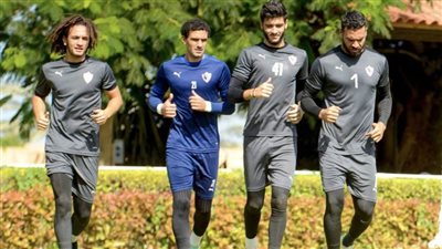 مران الزمالك الصباحي.. رباعي حراسة المرمى يؤدون تدريبات قوية