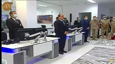 الرئيس السيسي يتفقد نفق 