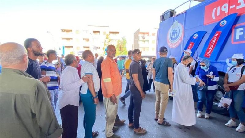 إقبال المواطنين لتسجيل