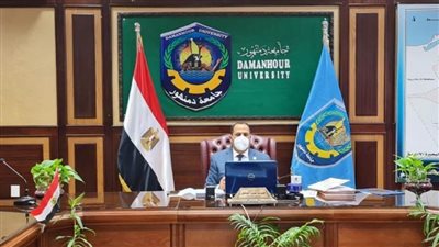 رئيس جامعة دمنهور يتابع موقف تطعيم الطلاب ضد فيروس كورونا