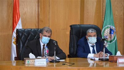 محافظ المنيا يناقش الموقف التنفيذي لـتوفيق أوضاع 307 كنائس ومبان خدمية    