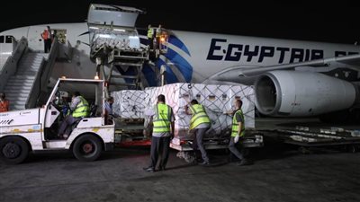 وزيرة الصحة: استقبال 1.5 مليون جرعة من لقاح أسترازينيكا بمطار القاهرة مساء اليوم