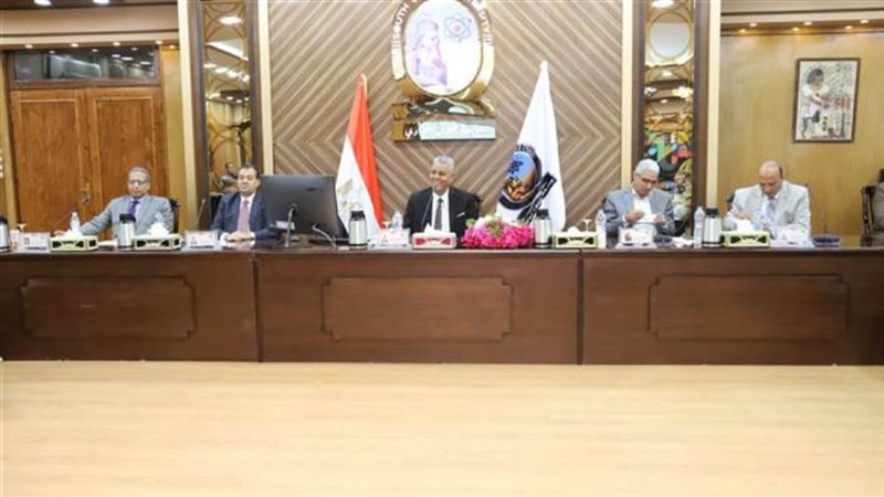 رئيس جامعة جنوب الوادي