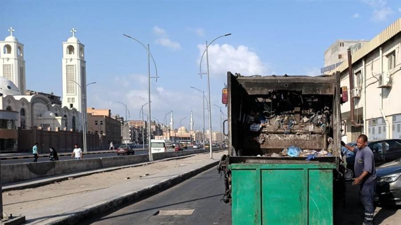 جمع المخلفات من شوارع