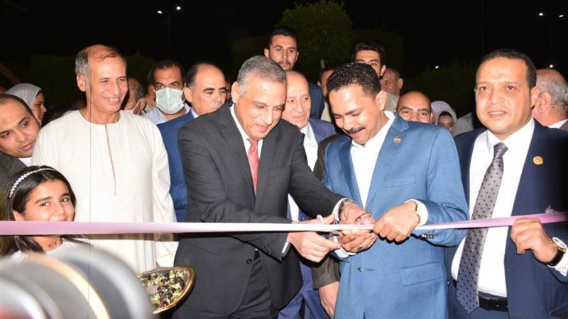 من جانب الافتتاح