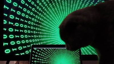 اختراق هواتف 5 وزراء فرنسيين ودبلوماسي بالإليزيه ببرنامج 