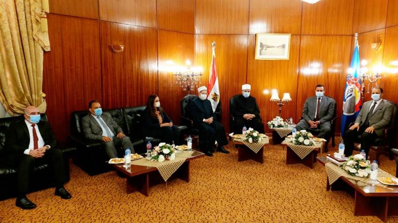 وزير الأوقاف ومحافظ