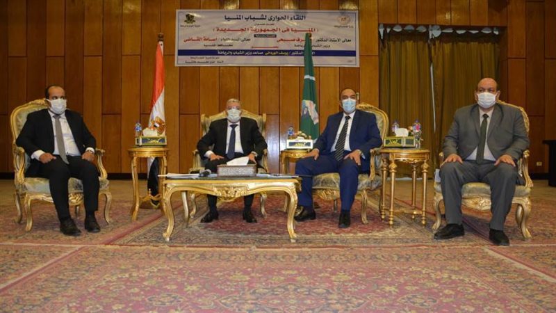 محافظ المنيا خلال