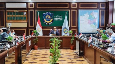 تحصين منتسبى جامعة دمنهور بلقاح كورونا قبل بدء العام الدراسي