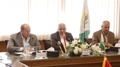 محافظ الجيزة يوجه بسرعة إدخال المرافق للمدارس الجديدة وصيانة القديمة