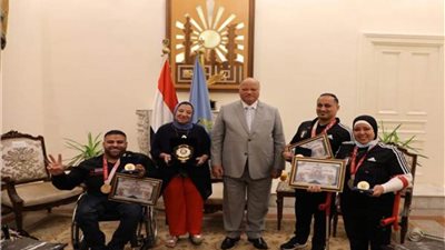 محافظ القاهرة يكرم المتوجين بميداليات في دورة الألعاب البارالمبية 