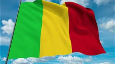 مالي تتهم فرنسا بالتخلي عنها بعد سحبها لقواتها العسكرية
