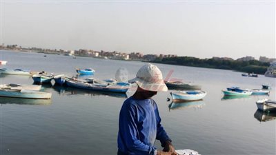 أشهر صيادي بحيرة التمساح  بالإسماعيلية: وقعت عقد عملي مع البحر ولم أفكر في عمل آخر!!
