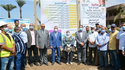 محافظ سوهاج يتابع سير العمل بمشروعات 