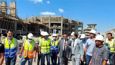 محافظ البحيرة ورئيس جامعة دمنهور يتفقدان الأعمال الجارية بكلية الهندسة والمستشفى الجامعي