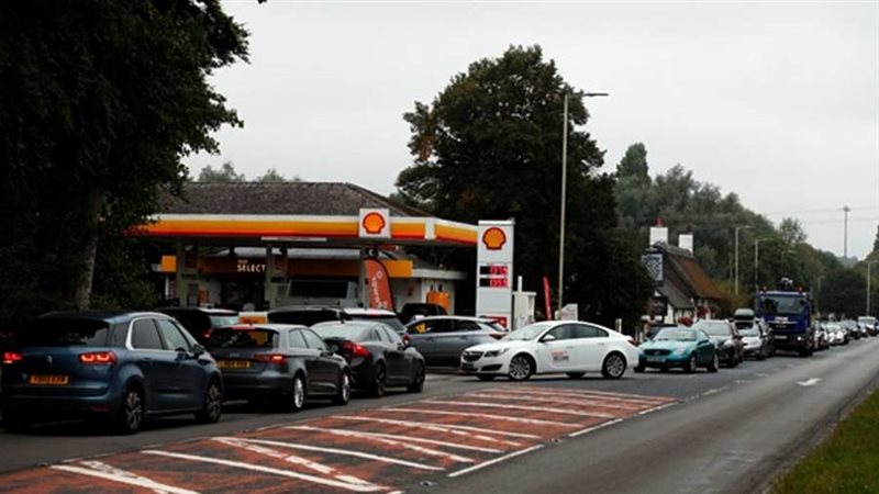 تكدس المواطنين الانجليز