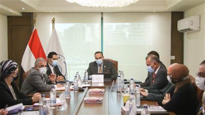 مكافأة شهر للعاملين بوحدات ومراكز طب الأسرة المعتمدة بالرعاية الصحية