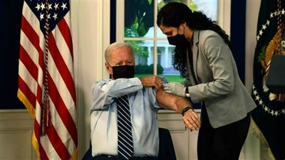 بايدن تلقّى الجرعة الثالثة من لقاح فايزر المضادّ لكوفيد