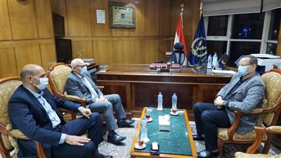 محافظ بورسعيد يلتقى مدير الأمن للتنسيق لإزالة التعديات على المصارف المائية