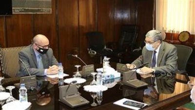 وزير الكهرباء يبحث مع سفير قبرص مستجدات مشروع الربط الكهربائي بين البلدين