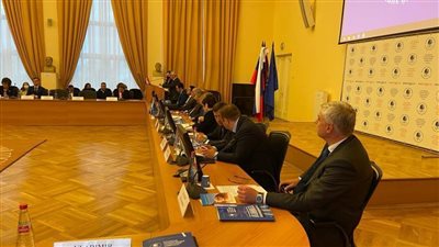 زاهي حواس يلقي محاضرة عن الاكتشافات الأثرية المصرية بجامعة موسكو للدراسات الإنسانية 