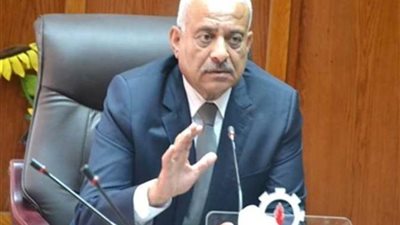 محافظ السويس يبحث استعدادت مواجهة الأمطار والسيول